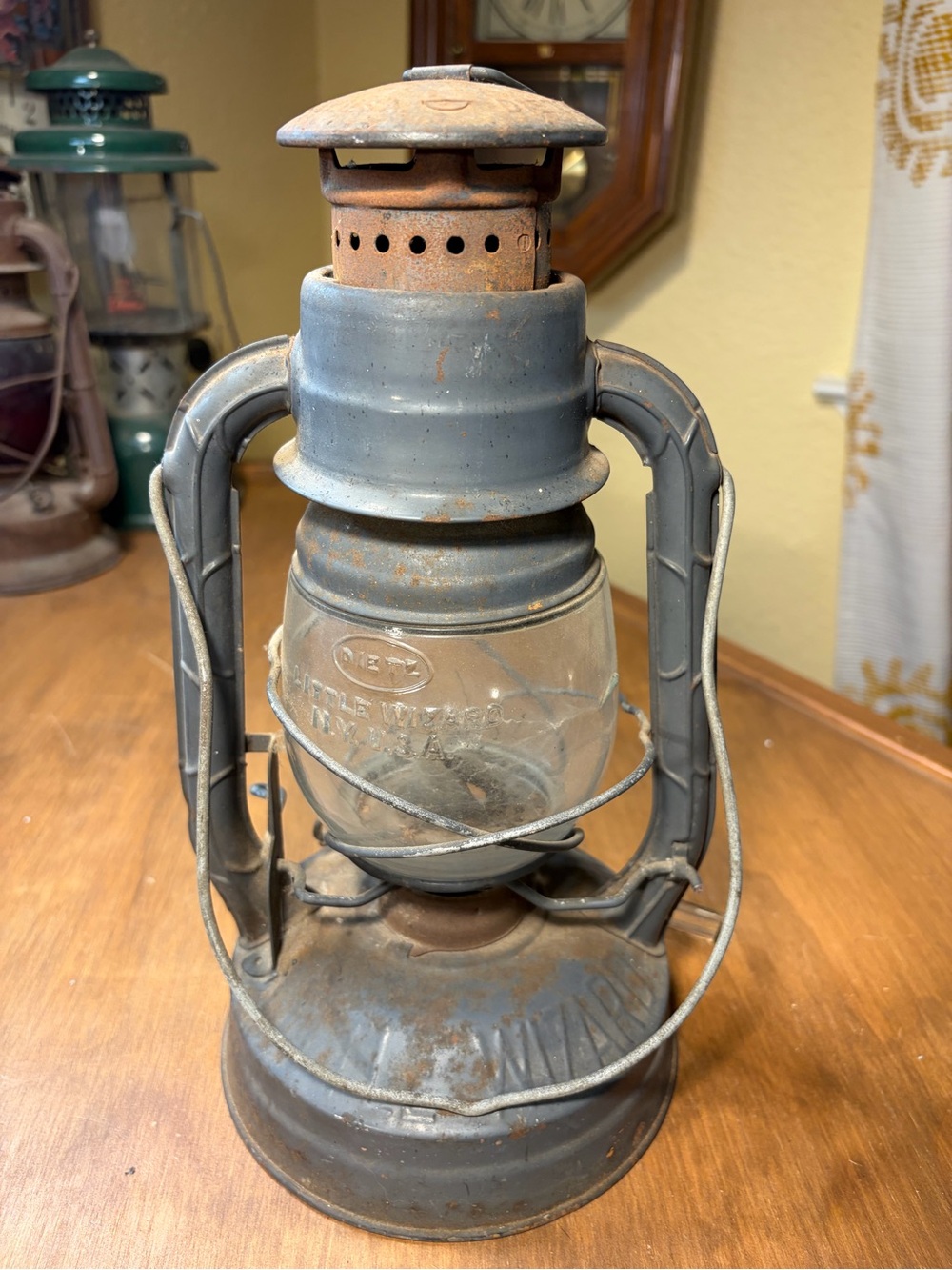 1926-1956 DIETZ NY Little Wizard Kerosene Lantern w/LOC-NOB Original Globe